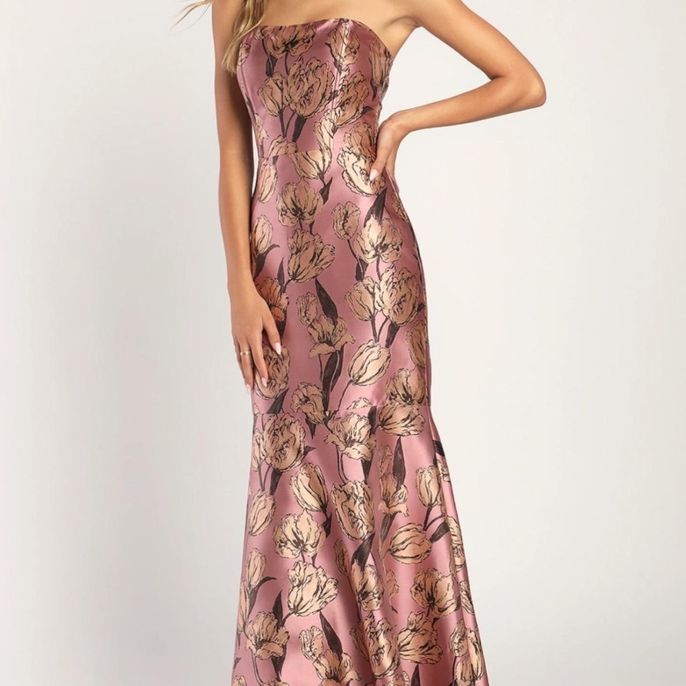 NWT Lulu’s Gowning Around Mauve Floral Jacquard Strapless Dress
